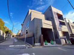 風通し・日当たりに優れる角地。開放感をお楽しみください。