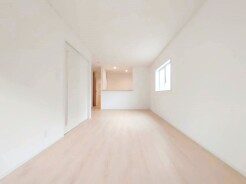 家具を配置し易い明るくスクエアなリビングダイニング