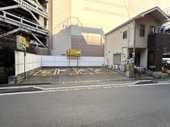 前面道路含む外観