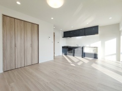 ご家族みんながゆったりくつろげる広々リビング。