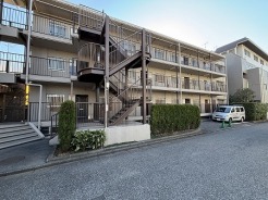 日差しと緑に囲まれた、穏やかな日々が流れる場所