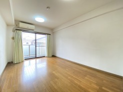 ご家族みんながゆったりくつろげる広々リビング。