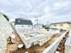 基礎から完成済みの住まいまで、各工程をご確認いただけます。