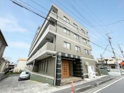 JR京浜東北・武蔵野線「南浦和」駅東口徒歩1分、提携駐車場もあります。エステート白馬南浦和店までお気軽にお問い合わせください。