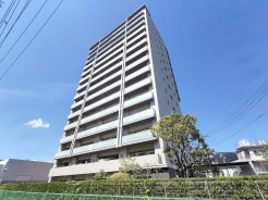 JR京浜東北・武蔵野線「南浦和」駅東口徒歩1分、提携駐車場もあります。エステート白馬南浦和店までお気軽にお問い合わせください。