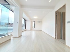 開放感と採光にこだわった広々LDK。