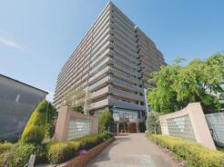 JR京浜東北・武蔵野線「南浦和」駅東口徒歩1分、提携駐車場もあります。エステート白馬南浦和店までお気軽にお問い合わせください。