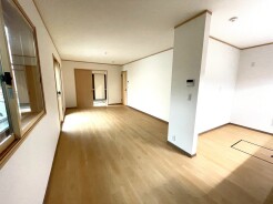ご家族みんながゆったりくつろげる広々リビング。