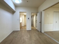 シンプルで無駄のない構成が、日々の暮らしに静かな調和と落ち着きをもたらしてくれます。
