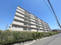 南浦和駅徒歩10分の近さ。通勤や通学にも便利。