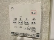 【空気もこもらず、いつもクリーンな浴室乾燥機付。】