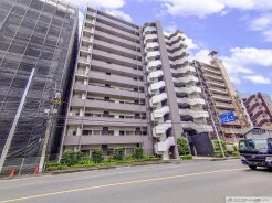 西川口駅まで徒歩約4分でアクセスできる立地は、マンションならでは。