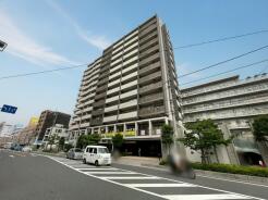 川口駅まで4分でアクセスできる立地は、マンションならでは。