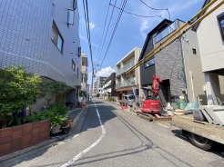 前面道路含む外観