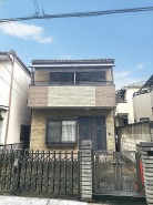 JR京浜東北・武蔵野線「南浦和」駅東口徒歩1分、提携駐車場もあります。エステート白馬南浦和店までお気軽にお問い合わせください。