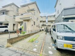 JR京浜東北・武蔵野線「南浦和」駅東口徒歩1分、提携駐車場もあります。エステート白馬南浦和店までお気軽にお問い合わせください。