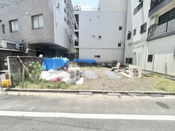 JR京浜東北・武蔵野線「南浦和」駅東口徒歩1分、提携駐車場もあります。エステート白馬南浦和店までお気軽にお問い合わせください。