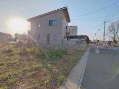 1号棟 前面道路含む外観