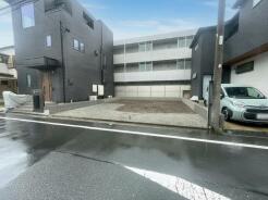 JR京浜東北・武蔵野線「南浦和」駅東口徒歩1分、提携駐車場もあります。エステート白馬南浦和店までお気軽にお問い合わせください。