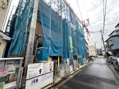 前面道路含む外観