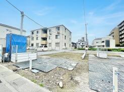 JR京浜東北・武蔵野線「南浦和」駅東口徒歩1分、提携駐車場もあります。エステート白馬南浦和店までお気軽にお問い合わせください。