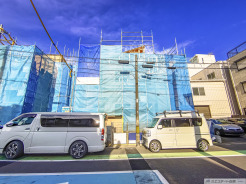 JR京浜東北・武蔵野線「南浦和」駅東口徒歩1分、提携駐車場もあります。エステート白馬南浦和店までお気軽にお問い合わせください。