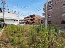 JR京浜東北・武蔵野線「南浦和」駅東口徒歩1分、提携駐車場もあります。エステート白馬南浦和店までお気軽にお問い合わせください。