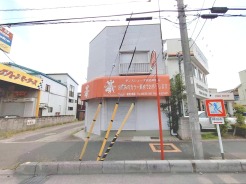 JR京浜東北・武蔵野線「南浦和」駅東口徒歩1分、提携駐車場もあります。エステート白馬南浦和店までお気軽にお問い合わせください。
(古家あり)