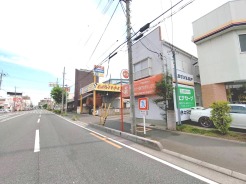 前面道路含む現地写真(古家あり)