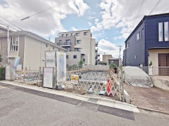1号棟 前面道路含む現地写真