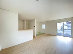 1号棟 余白を活かしたシンプルな設計が、日々の暮らしに心地よいゆとりと落ち着きをもたらします。