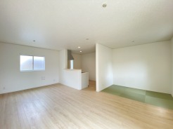 1号棟 素朴で無駄のないシンプルな空間が、日々の暮らしに穏やかな心地よさと安らぎをもたらしてくれます。