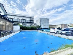 JR京浜東北・武蔵野線「南浦和」駅東口徒歩1分、提携駐車場もあります。エステート白馬南浦和店までお気軽にお問い合わせください。