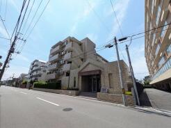JR京浜東北・武蔵野線「南浦和」駅東口徒歩1分、提携駐車場もあります。エステート白馬南浦和店までお気軽にお問い合わせください。