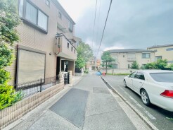 前面道路含む外観