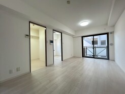 すっきりと整えられた空間は、日々の暮らしに心地よい調和と穏やかな広がりをもたらしてくれます。