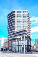 洗練されたフォルムが街並みに馴染み、確かな存在感を放ちます。日々の暮らしを包み込む穏やかな佇まいです
