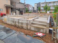 基礎から完成済みの住まいまで、各工程をご確認いただけます。
