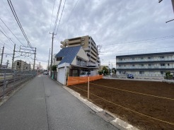 前面道路含む外観