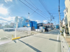 1号棟 前面道路含む現地写真