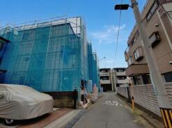 A号棟 前面道路含む現地写真