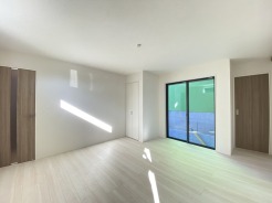 リビングは家具の配置も思いのまま。自由度が高い設計です。