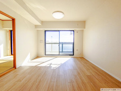 ご家族みんながゆったりくつろげる広々リビング。