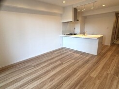 ご家族みんながゆったりくつろげる広々リビング。