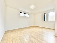 日当たりのいい2階リビングはプライベート性も高く、落ち着いて暮らせます。