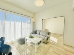 日当たりのいい2階リビングはプライベート性も高く、落ち着いて暮らせます。