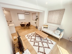 家族が一番集まる場所だから広々としつつも素敵な空間であって欲しい。みんながくつろぐリビングからキッチンまでが一つの空間のように繋がる間取り。