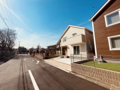 周辺は住宅が建ち並ぶ閑静な住宅街です。