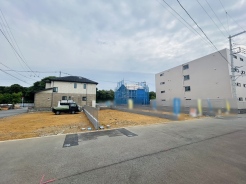 周辺のエリアで他にも沢山売りに出ている物件があります。インターネット掲載前の情報などもありますのでお気軽にお問合せください。まとめてご見学できます。