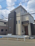 建物が完成しましたので室内のご見学予約スタート。当日のご見学予約も大歓迎です。お気軽にご連絡ください。エステート白馬国分寺店は火曜水曜も営業しております。